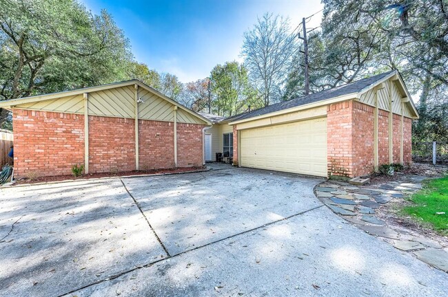 Building Photo - 22206 Meadowrock Dr