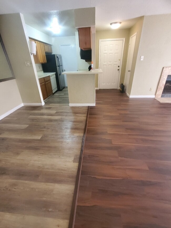 Building Photo - 9700 Leawood Blvd