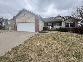 Building Photo - 525 Harland Dr