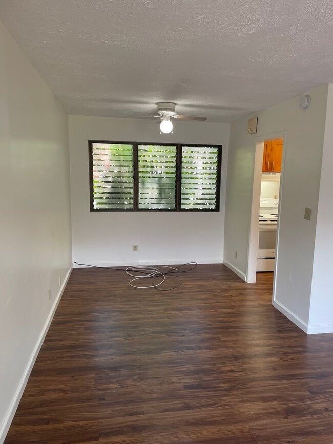 Building Photo - Village West - Aiea - 2/1.5/2 Townhouse - ...