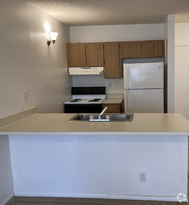 Building Photo - 2401 Riverside Dr