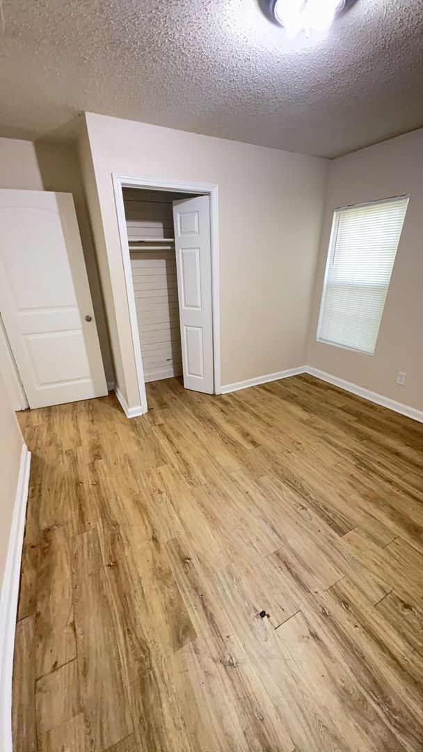 Foto del edificio - Charming 2 Bedroom Duplex in Midtown Memphis!