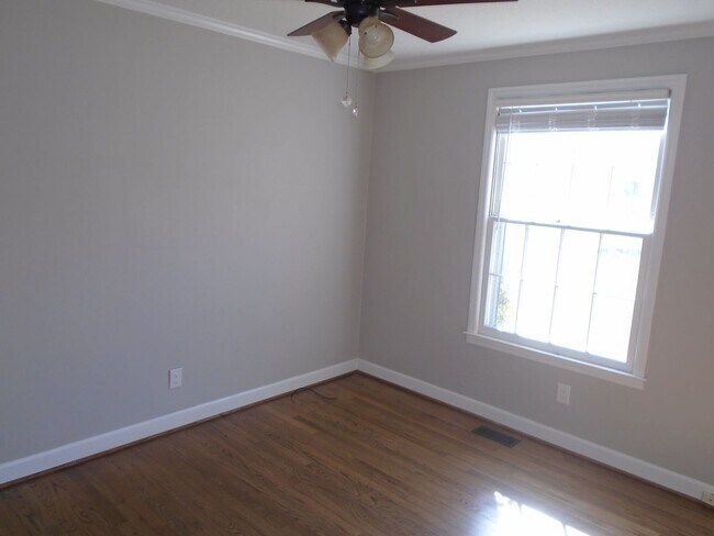 Foto del edificio - Charming 3 bedroom 2 bath home that is centrally located! Just minutes to area bases, shopping an...