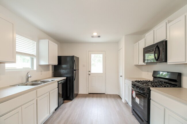 Building Photo - 3635 Solanum Dr