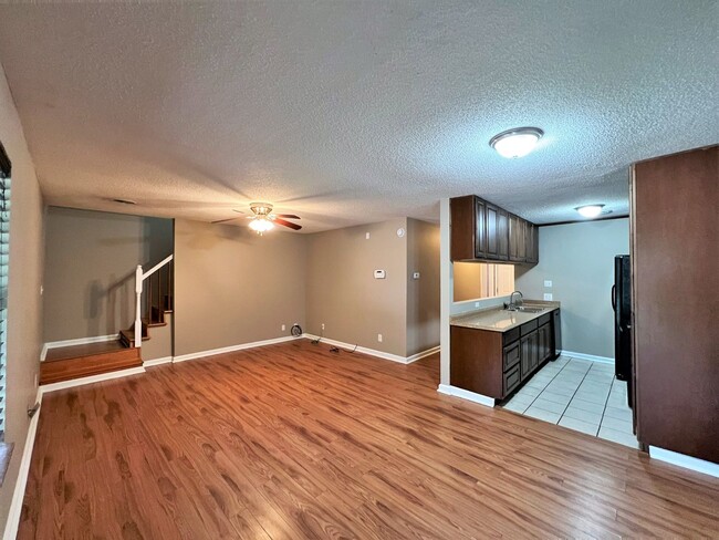 Building Photo - TOTALLY UPDATED 2 BEDROOM CONDO IN NORTHWE...