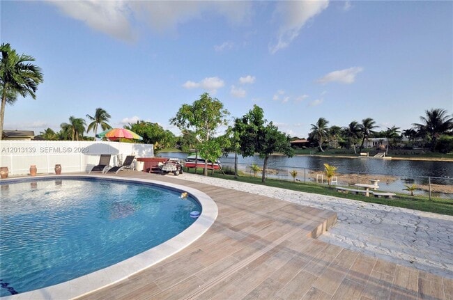 Foto del edificio - 14270 SW 74th St