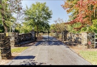 Building Photo - 2017 Gregg Rd