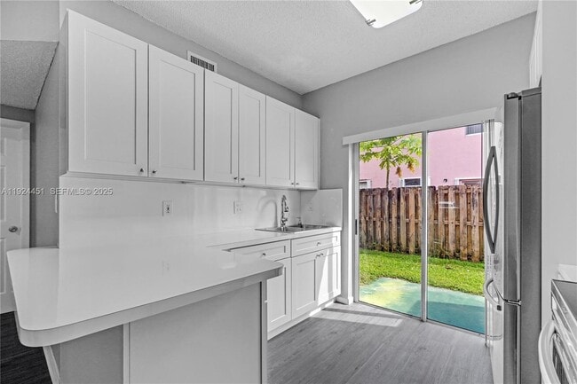 Building Photo - 8021 Lake Dr