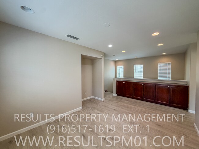 Building Photo - Beautiful Upgraded 3 Bedroom + Bonus Room Townhome in a Highly Desirable Location!