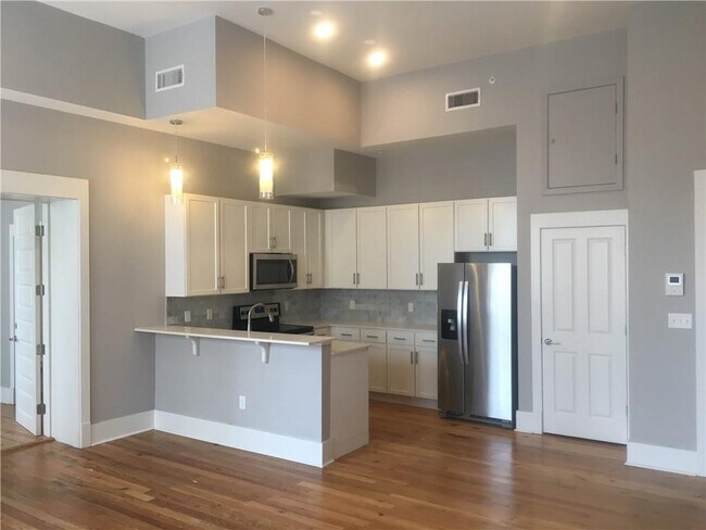 Foto del edificio - 100 N Royal St