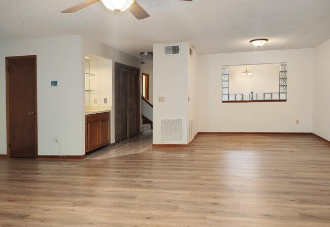 Foto del edificio - 3110 Paddle Creek Dr