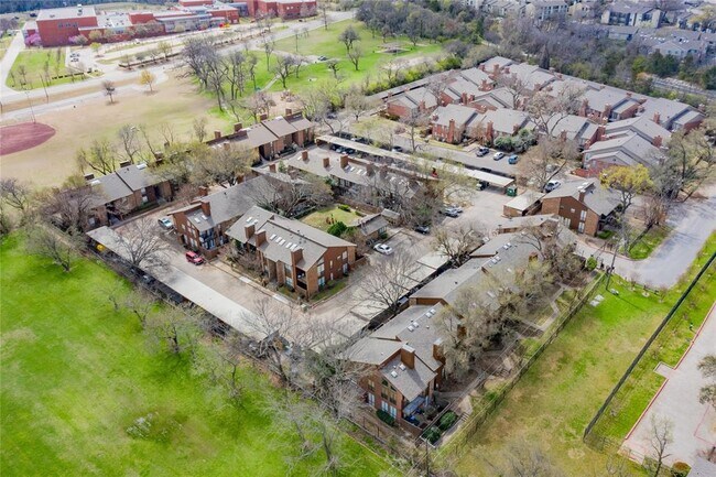 Building Photo - 7522 Holly Hill Dr