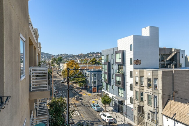 Building Photo - 2208 Mission St