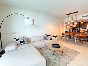 Building Photo - 475 Brickell Ave