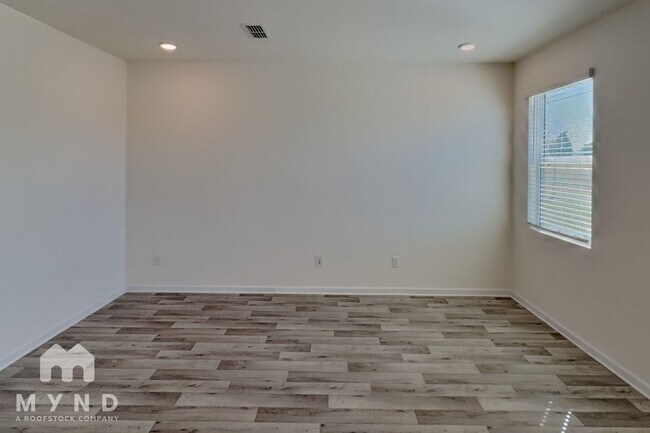 Building Photo - 354 Rayland St