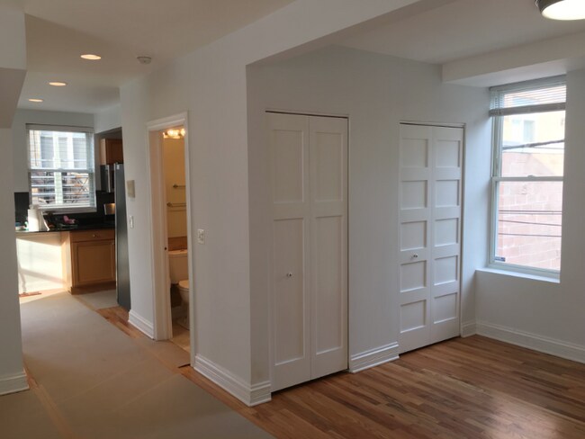 Building Photo - 2368 N Elston Ct