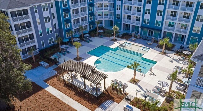 Building Photo - 5000 Populus Dr