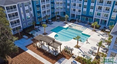 Building Photo - 5000 Populus Dr