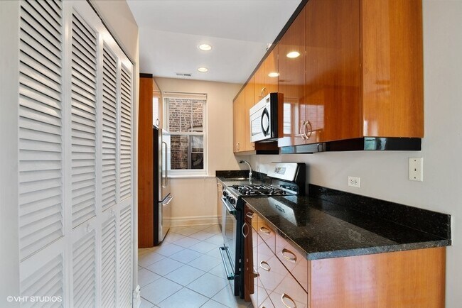 Kitchen - 3145 W Palmer Blvd
