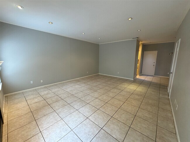 Building Photo - 9800 Pagewood Ln