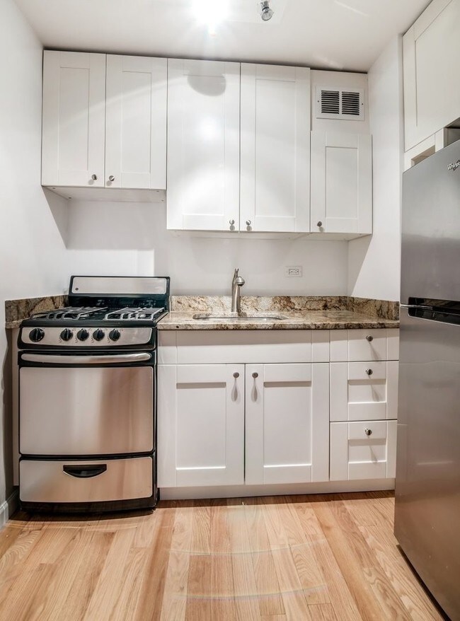 Foto del edificio - 325 E 70th St