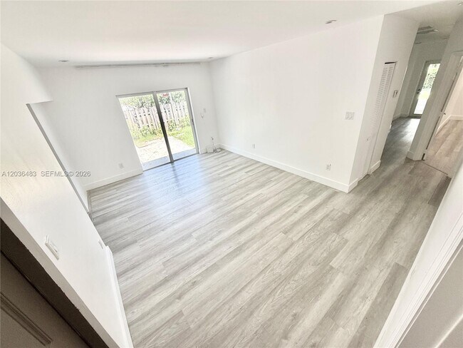 Foto del edificio - 1272 NE 145th St
