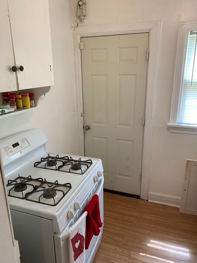 Kitchen - 2766 Northwest 23rd St