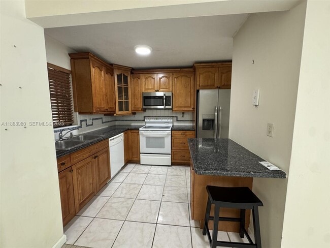 Building Photo - 9150 Fontainebleau Blvd