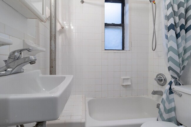 Foto del edificio - 1794 1st Ave