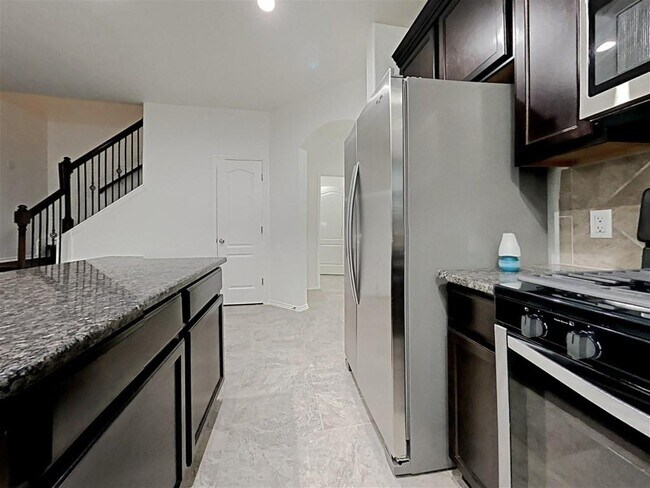 Building Photo - 2567 Riverway Dr