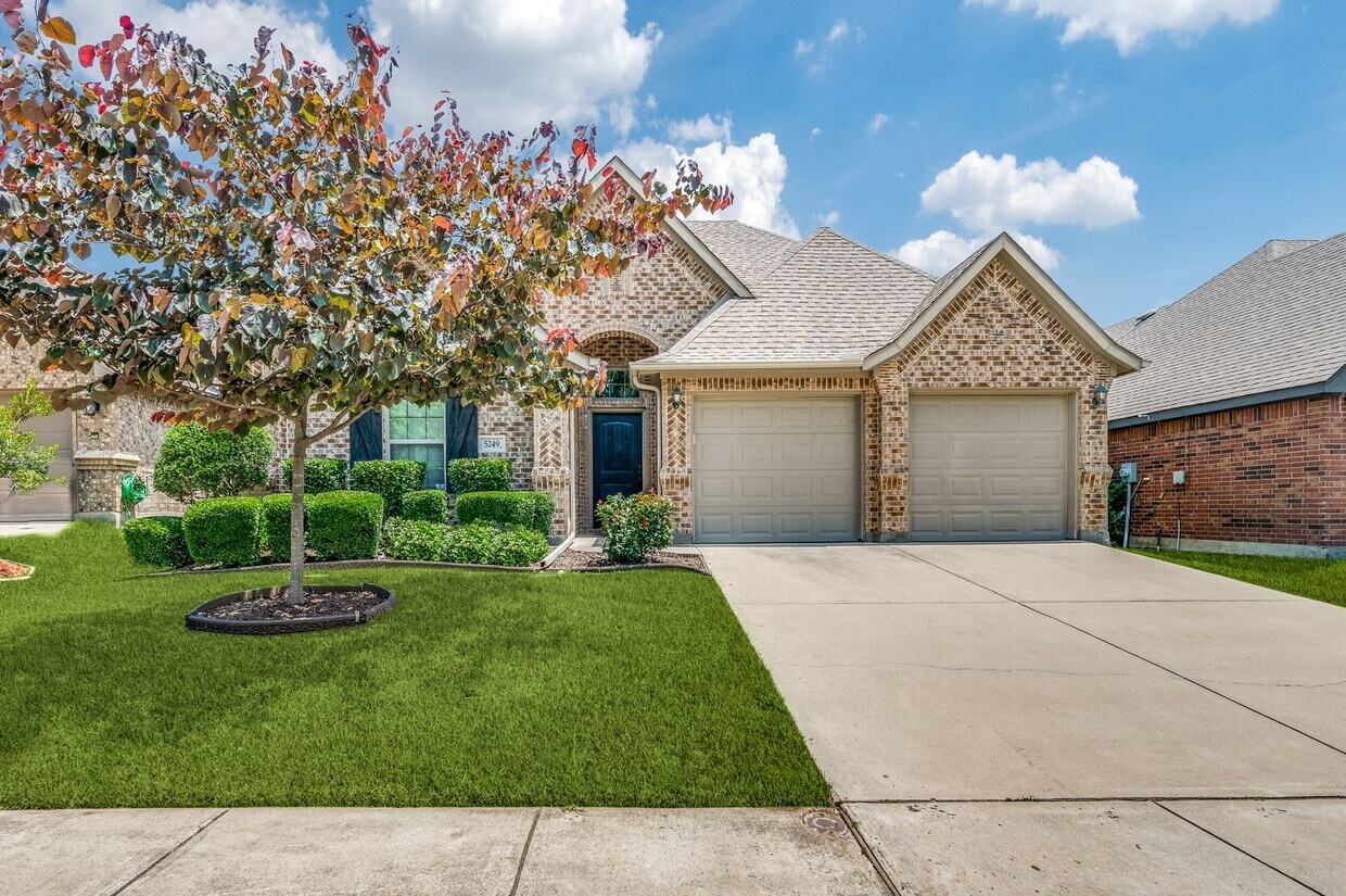 Foto principal - Beautiful 3 Bedroom with Bonus Media Room