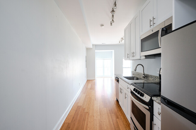 Building Photo - 1305 H St NE