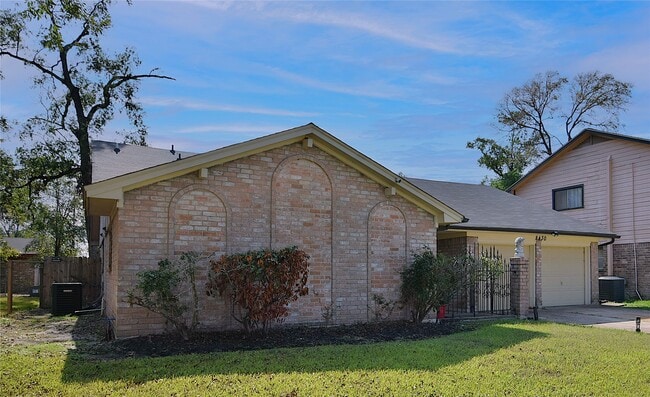 Building Photo - 8430 Gallahad St