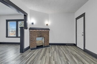 Building Photo - 1064 E 78th St