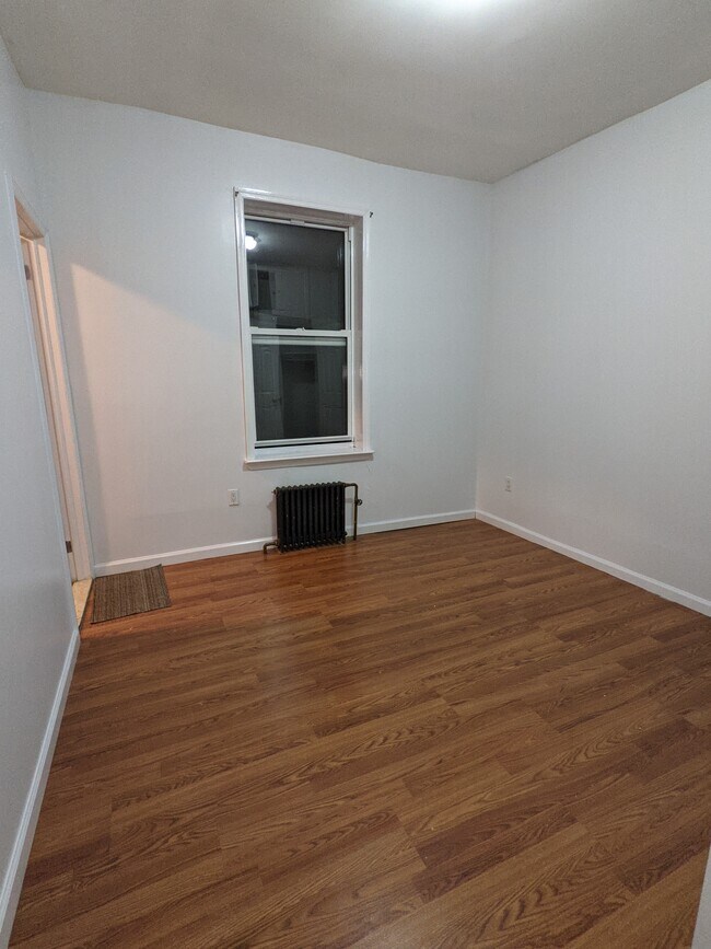 Foto del edificio - 2462 64th St