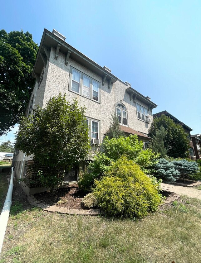 1023 Grand Ave Apartments in Saint Paul, MN