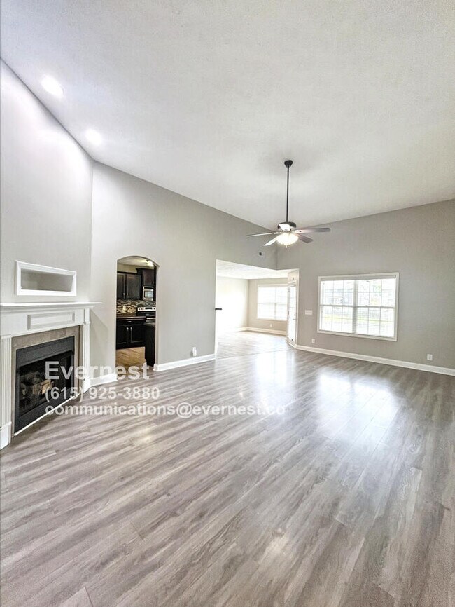 Building Photo - Beautiful 3-Bedroom Home with Comfortable ...