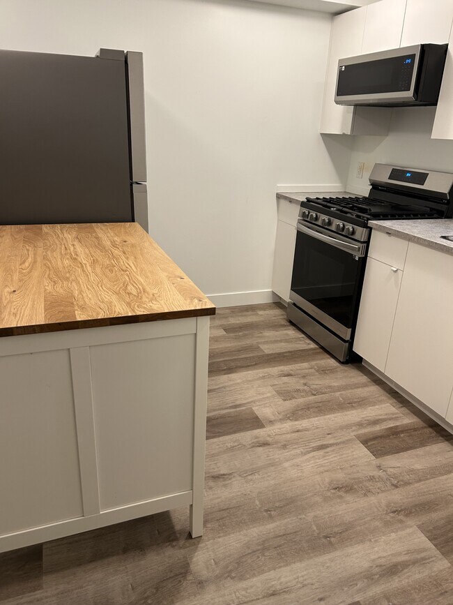 Photo du bâtiment - 6406-6119 119 Ave