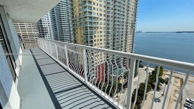 Building Photo - 1200 Brickell Bay Dr