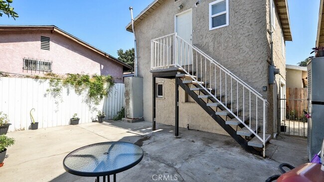 Foto del edificio - 1829 1/2 E 63rd St-1829