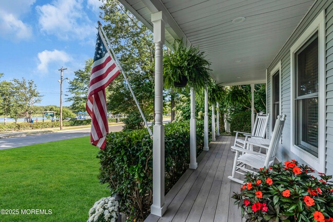 Building Photo - 909 Bonita Ln