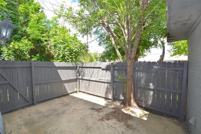 Building Photo - 4808 W Wind Trail