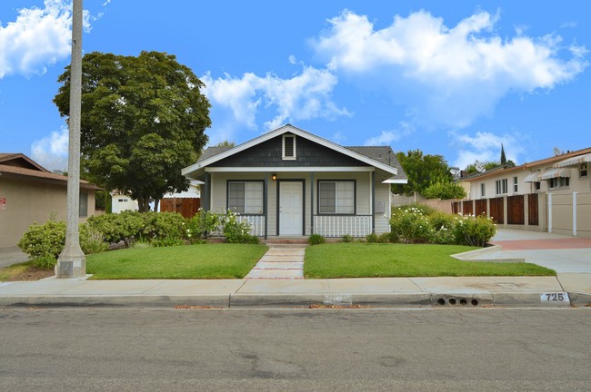 Building Photo - Quadruplex