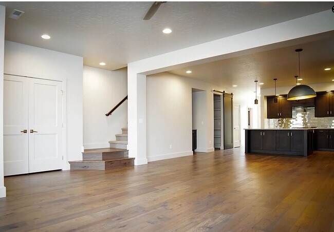 Foto del edificio - 4477 E Parkcenter Blvd