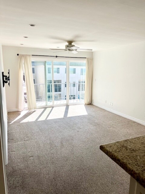 Living Room - 1600 Ardmore Ave