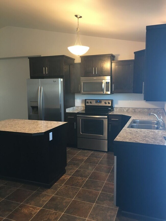 Foto del edificio - 3 Bed 2 Bath Twin Home