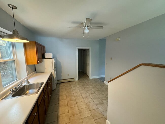 Building Photo - Cozy 1 Bedroom Apartment