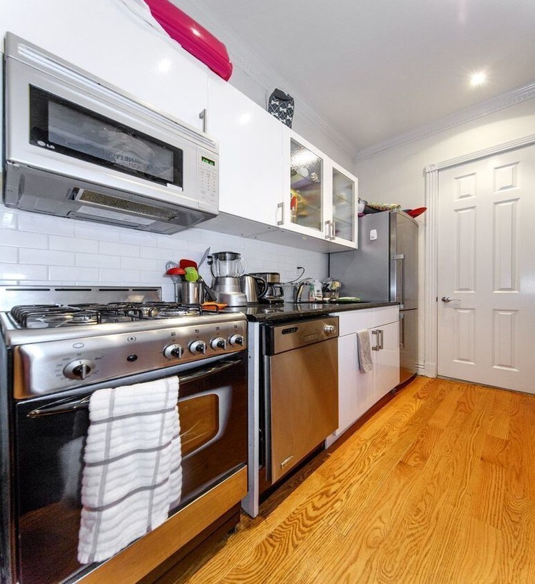 Primary Photo - 340 E 55th St