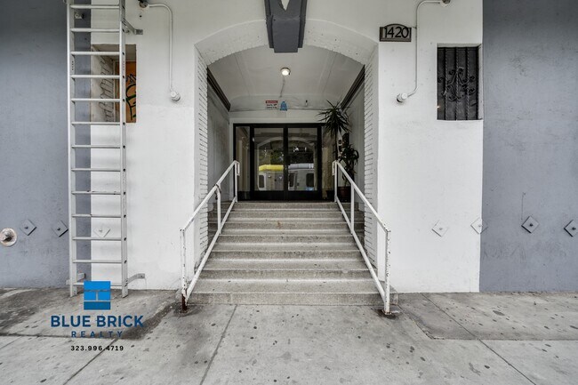 Building Photo - 1420 Flower St