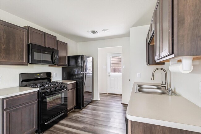 Building Photo - 5858 Rosehill Forest Ln